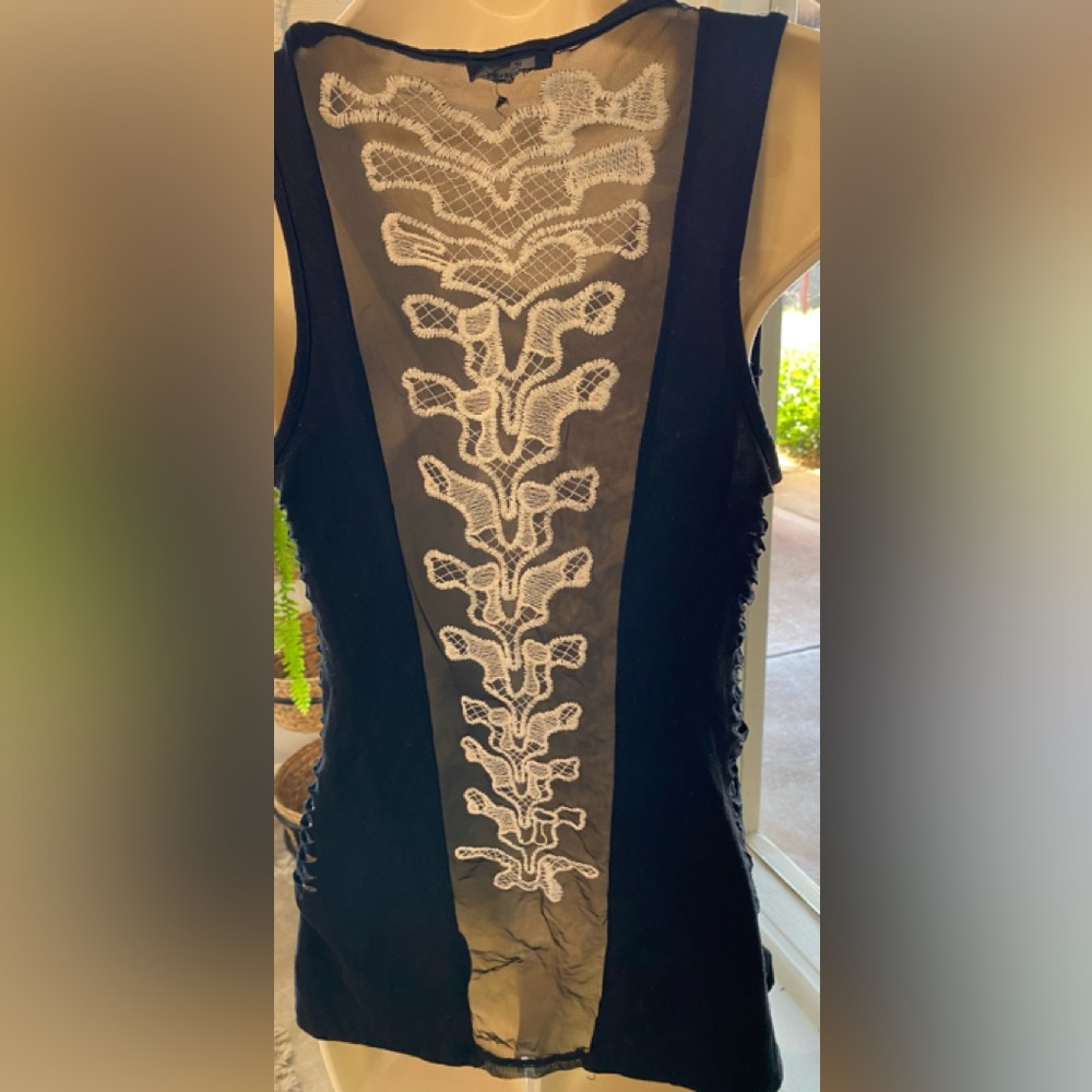 Teenage Runaway embroidery skeleton back tank top. Perfect for summer❤️